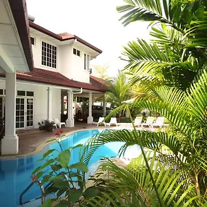 Rumah Putih Near Klia Bed and breakfast